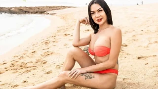 GroobyGirls - Bella - Bella Is Back!