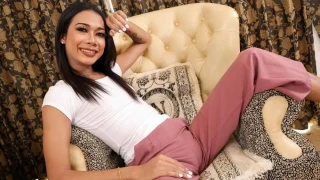GroobyGirls - Cindy - Revealing It All